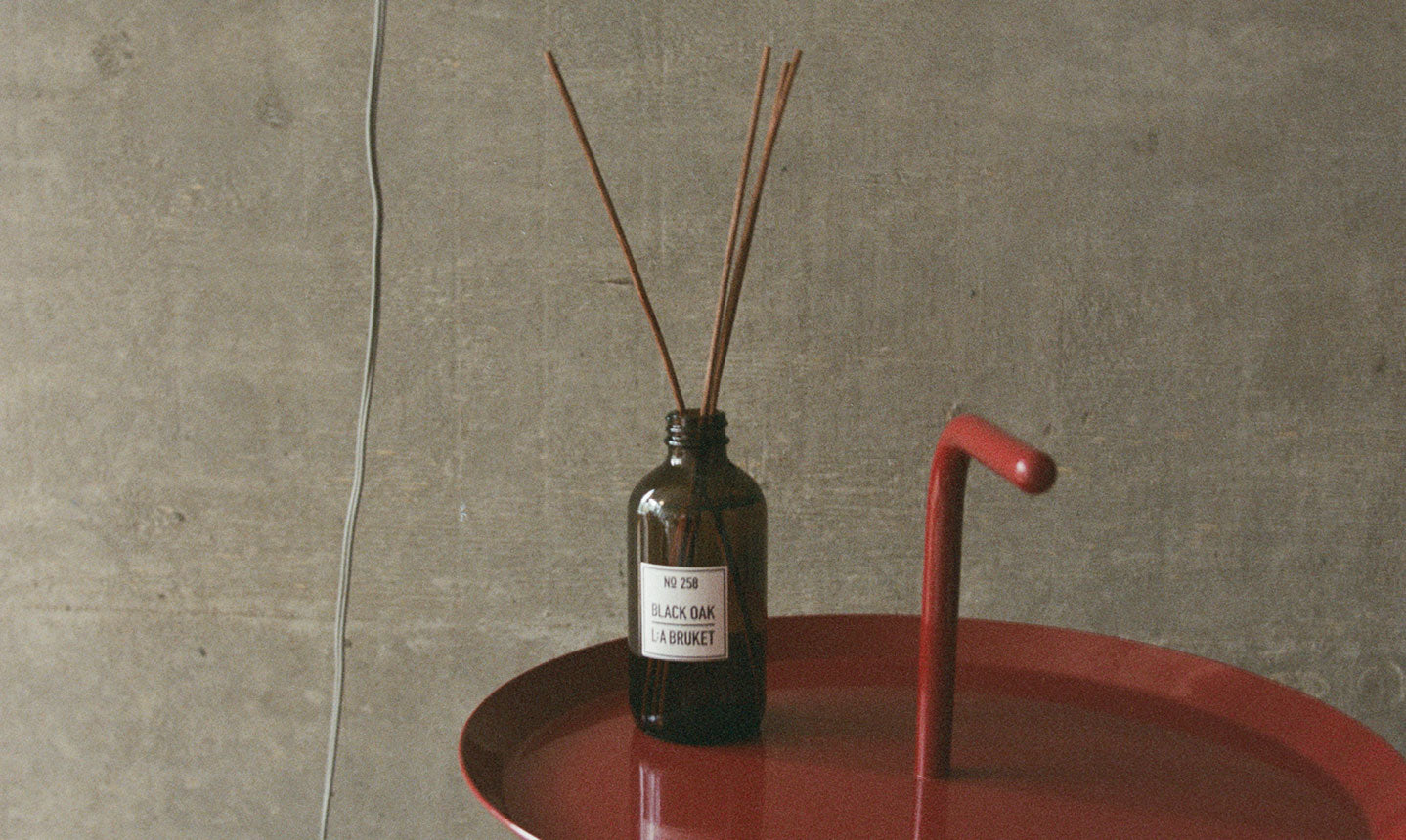 Load video: &lt;p&gt;&lt;span class=&quot;metafield-multi_line_text_field&quot;&gt;Put the sticks in the solubiliser liquid and let soak for a while. Turn them around after 30 minutes and make sure not to spill the liquid. Place the bottle in a safe place away from direct sunlight.&lt;/span&gt;&lt;/p&gt;