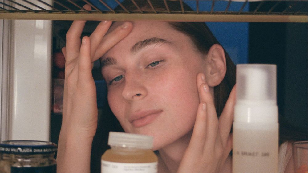 Load video: &lt;p&gt;&lt;span class=&quot;metafield-multi_line_text_field&quot;&gt;Step 1 - Ensure skin is cleansed and treated.&lt;br /&gt;
&lt;br /&gt;
Step 2 - Gently massage over the entire face, neck and décolleté until absorbed&lt;br /&gt;
&lt;br /&gt;
Use daily as the final step of your ritual to instantly lock in moisture with a smooth, dewy finish.&lt;/span&gt;&lt;/p&gt;